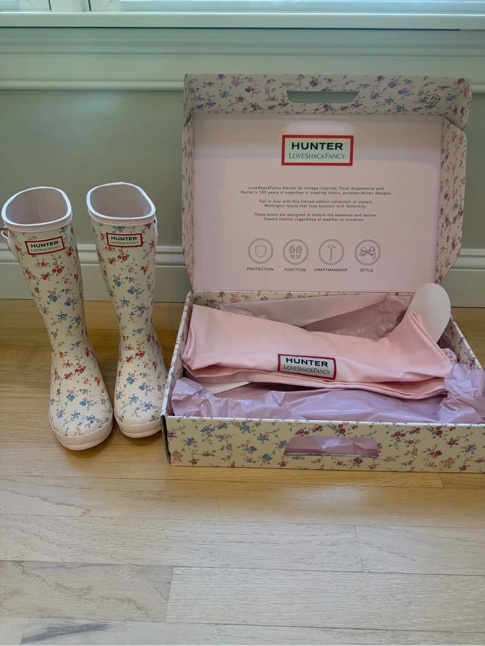 NWT Hunter x LoveShack Fancy - White Floral Tall Rain Boot - Size 2